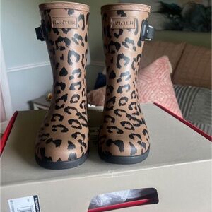 Hunter short boots *** CHEETAH PRINT *** size 6, worn once or twice only!